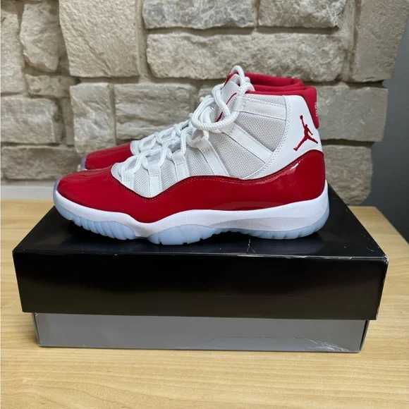 EUC Air Jordan 11 Retro Varsity Red/Cherry Men Size 8.5 - Picture 2 of 13